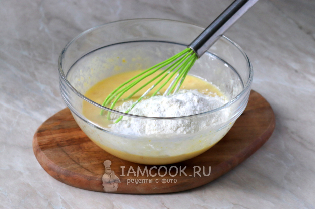 Замес теста для панкейков на питьевом йогурте