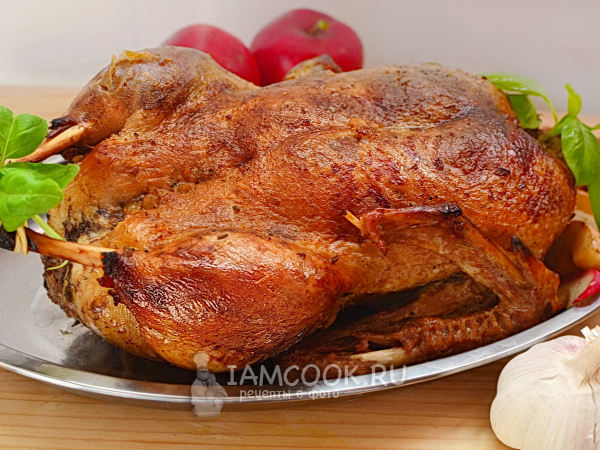 Утка с яблоками в фольге, рецепт с фото
