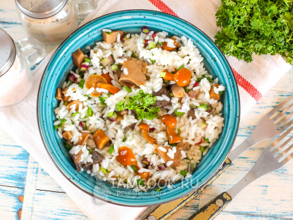 Салат с грибами и рисом, рецепт с фото