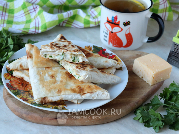 Лаваш со шпинатом и сыром на сковороде, рецепт с фото