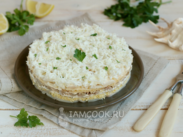 Салат «Афродита» с кальмаром и курицей, рецепт с фото