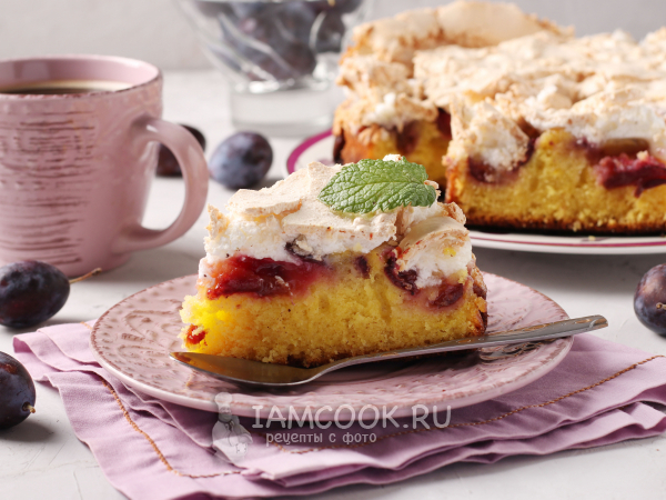 Сливовый пирог с меренгой, рецепт с фото