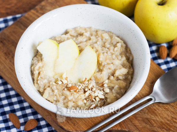Овсяная каша на воде с яблоками, рецепт с фото