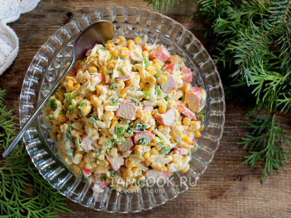 Салат «Нежность» с крабовыми палочками и кукурузой, рецепт с фото