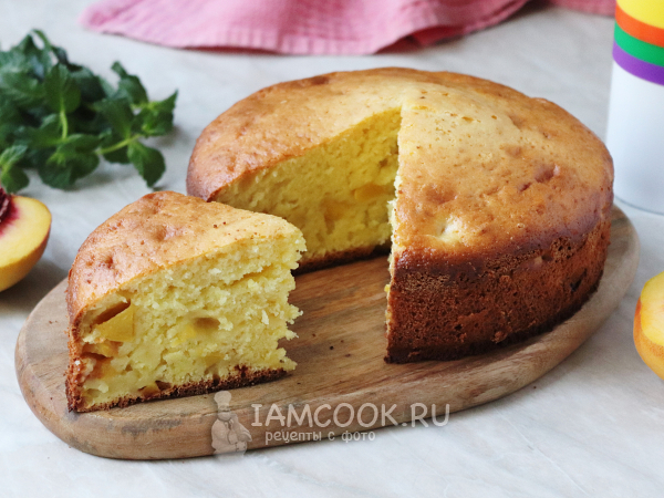 Заливной пирог с персиками (на кефире), рецепт с фото
