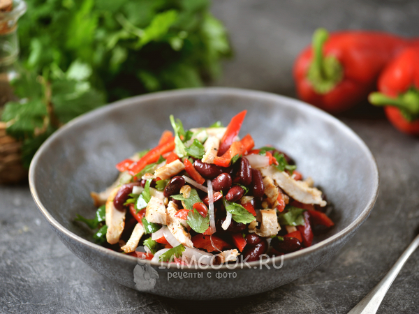 Салат «Тбилиси» с красной фасолью и куриной грудкой, рецепт с фото