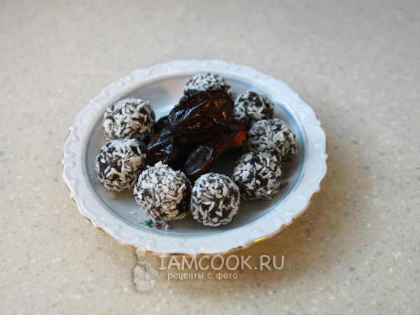 Конфеты из фиников с кунжутом и конопляной мукой, рецепт с фото