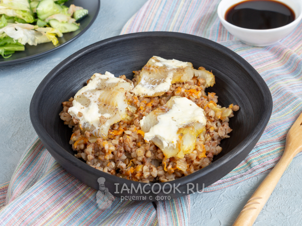 Минтай с гречкой в духовке, рецепт с фото