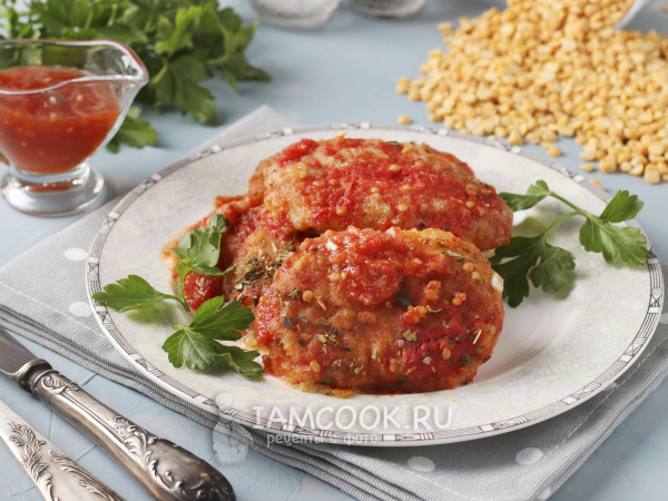 Постные гороховые котлеты с манкой в томатном соусе, рецепт с фото