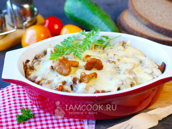 Картофельная запеканка с лисичками в духовке, рецепт с фото