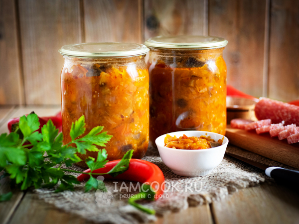 Солянка с капустой и баклажанами на зиму, рецепт с фото