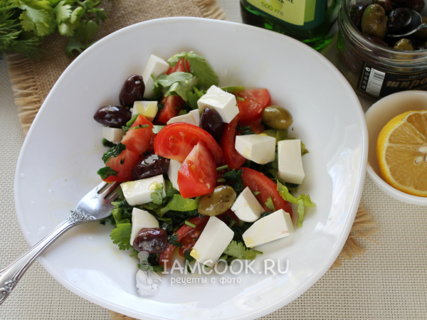 Салат из крапивы с авокадо и помидорами, рецепт с фото