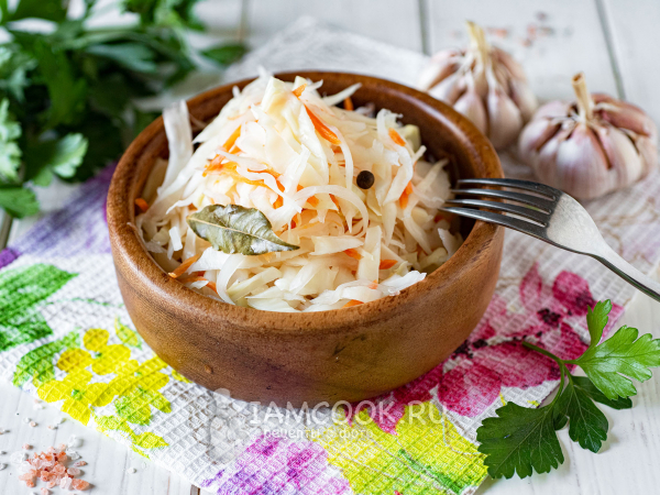 Засолка капусты горячим рассолом на зиму, рецепт с фото