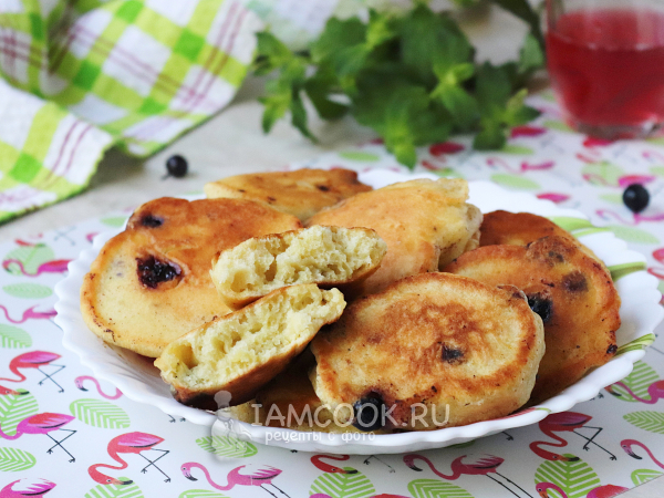 Оладьи с чёрной смородиной, рецепт с фото