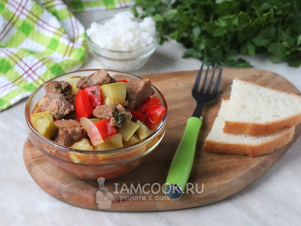 Говядина с кабачками в мультиварке (тушеные), рецепт с фото