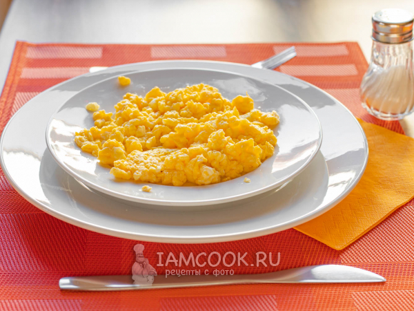 Омлет скрэмбл на сливках, рецепт с фото