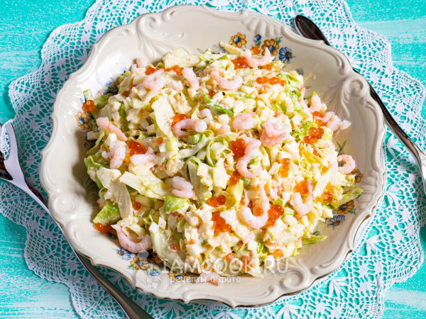 Салат с креветками, яйцами и красной икрой, рецепт с фото