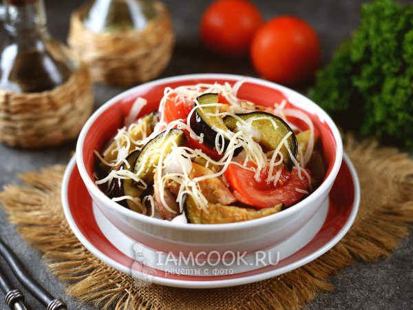 Теплый салат с баклажанами и курицей, рецепт с фото