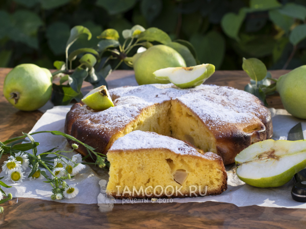 Заливной пирог с грушами и сметаной, рецепт с фото