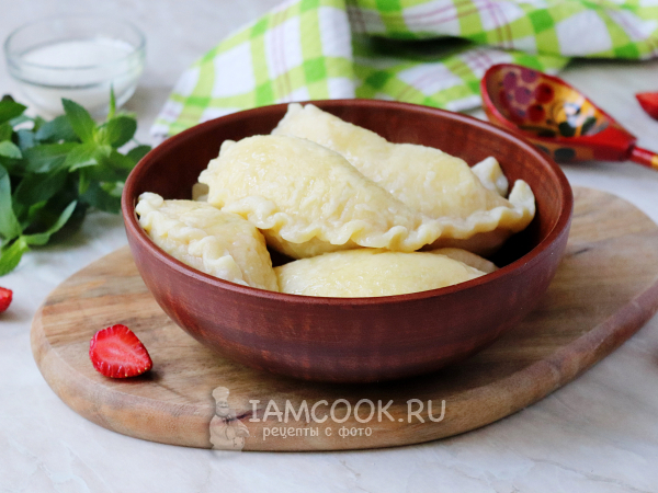 Вареники с клубникой (из дрожжевого теста), рецепт с фото