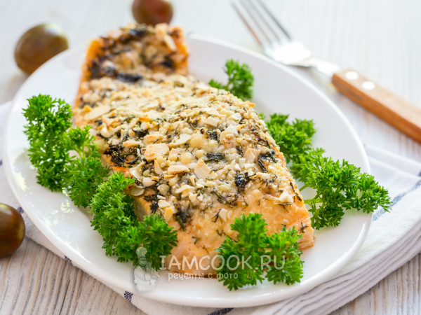 Семга, запеченная с сыром и миндалем, рецепт с фото