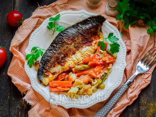 Скумбрия с овощами в рукаве в духовке, рецепт с фото