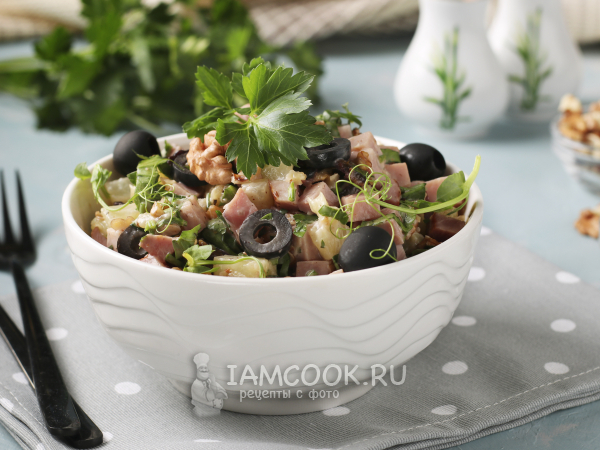 Салат с бужениной, ананасами и черносливом, рецепт с фото