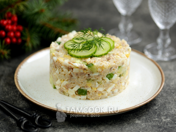 Салат из горбуши консервированной с рисом и яйцом, рецепт с фото