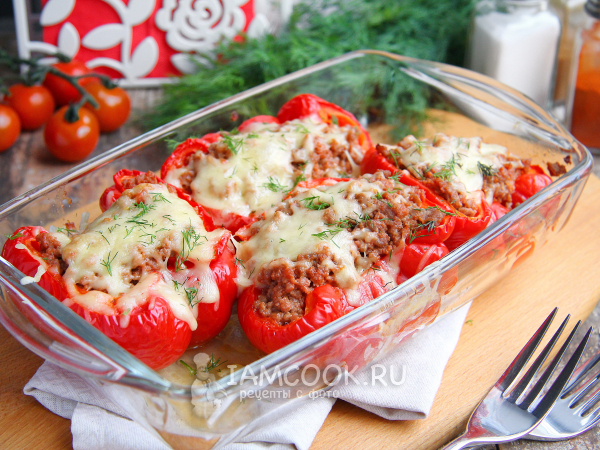 Половинки перца, фаршированные фаршем с сыром, рецепт с фото