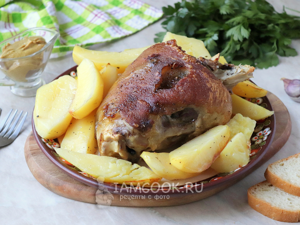 Рулька с картошкой в фольге в духовке, рецепт с фото