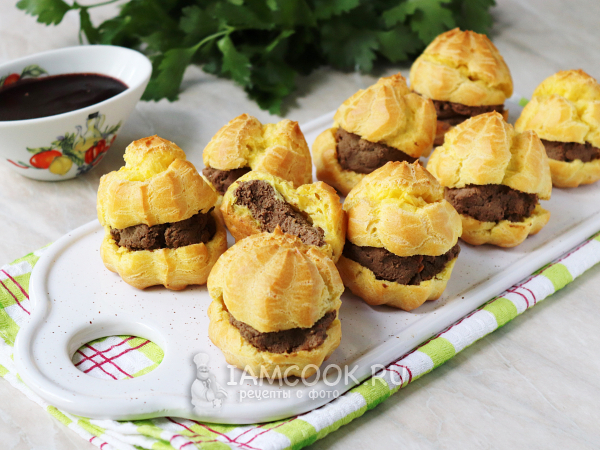 Профитроли с паштетом из куриной печени, рецепт с фото