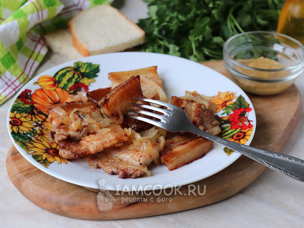 Жареная свиная грудинка на сковороде, рецепт с фото