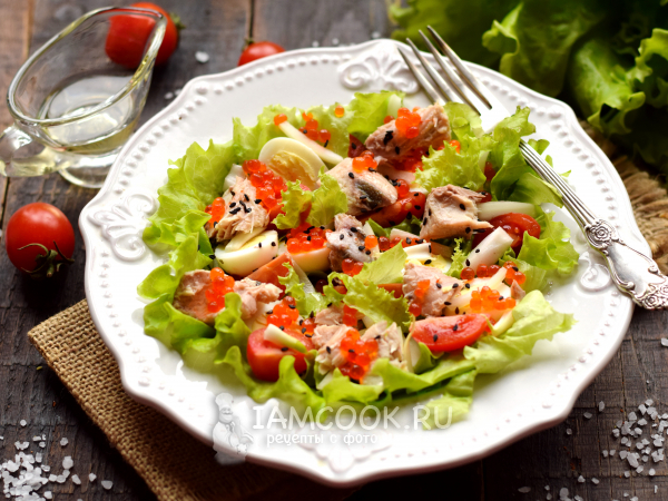 Салат с икрой и консервированной горбушей, рецепт с фото