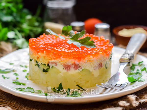 Салат «Морской бриз» с красной рыбой, рецепт с фото