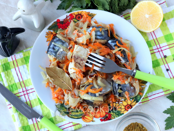 Скумбрия в банке в духовке, рецепт с фото