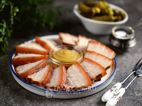 Свиная грудинка, запеченная в рукаве в духовке, рецепт с фото