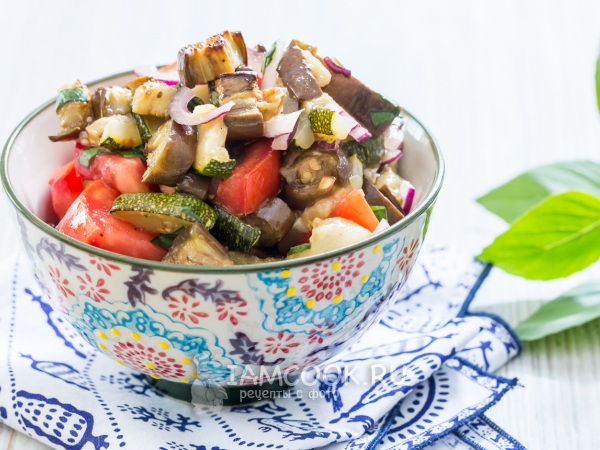 Салат из кабачков, баклажанов и помидоров, рецепт с фото