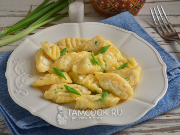 Ленивые вареники с творогом и зеленым луком, рецепт с фото