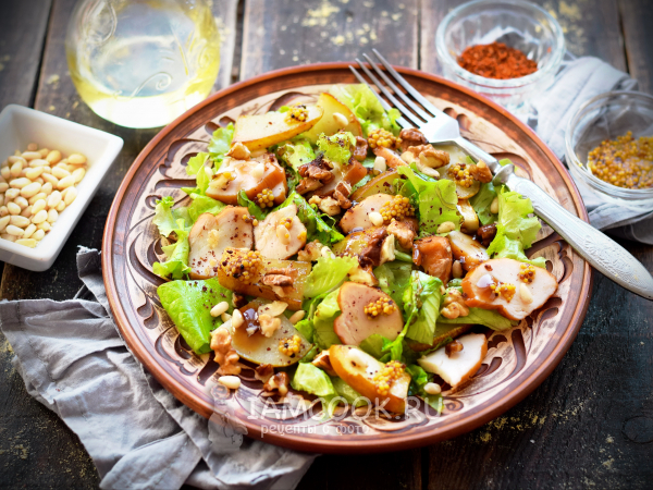 Салат с грушей и копченой курицей, рецепт с фото