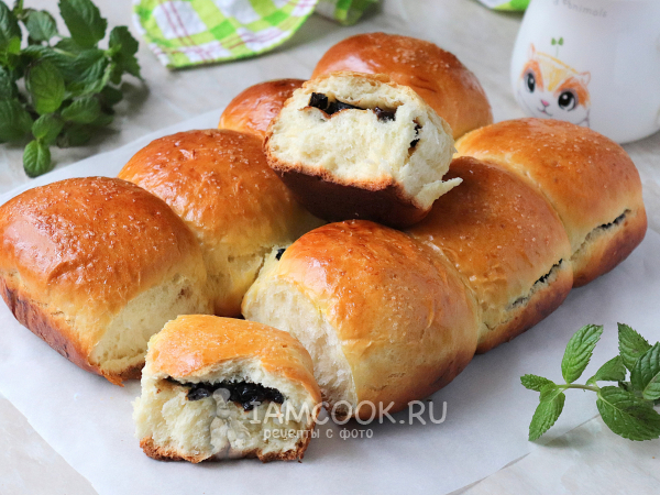 Булочки с черносливом (из дрожжевого теста), рецепт с фото