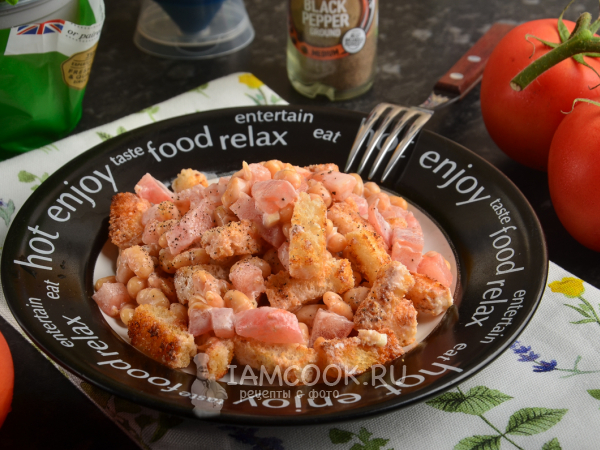 Салат с бобами и сухариками, рецепт с фото