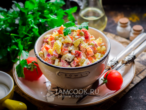 Салат «Столичный» с копченой колбасой, рецепт с фото