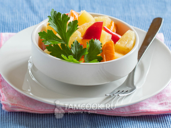 Салат с крабовыми палочками, ананасом и перцем, рецепт с фото