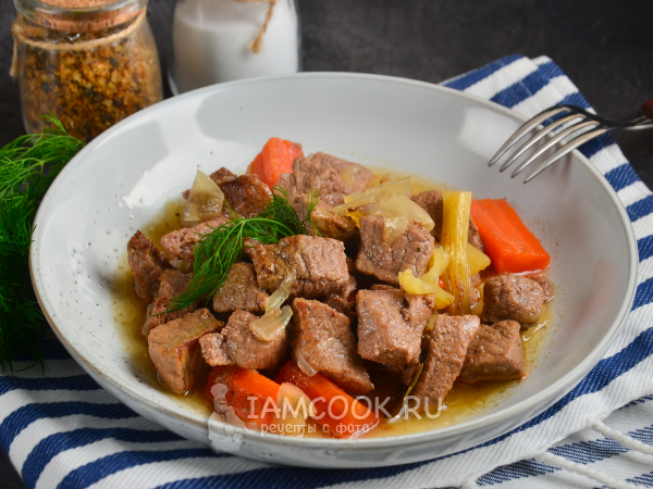 Томленая говядина в мультиварке, рецепт с фото
