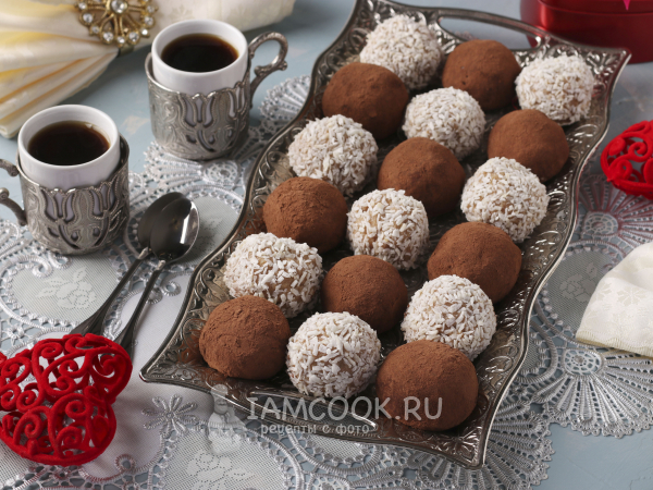 Шарики из печенья с бананом и орехами, рецепт с фото