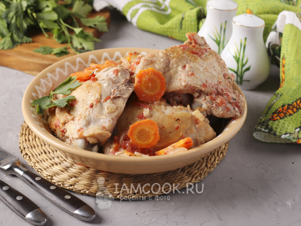 Куриные бёдра в томатно-сметанном соусе, рецепт с фото