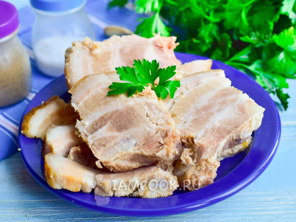 Вареная свиная грудинка, рецепт с фото