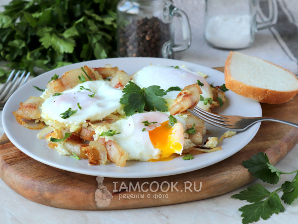 Яичница с салом и луком, рецепт с фото