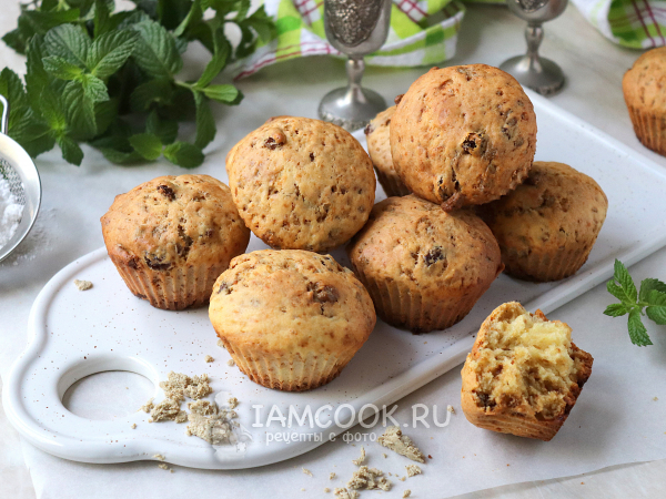 Кексы с халвой и изюмом, рецепт с фото