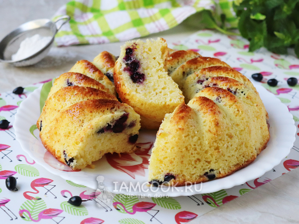 Манник с черной смородиной на кефире, рецепт с фото